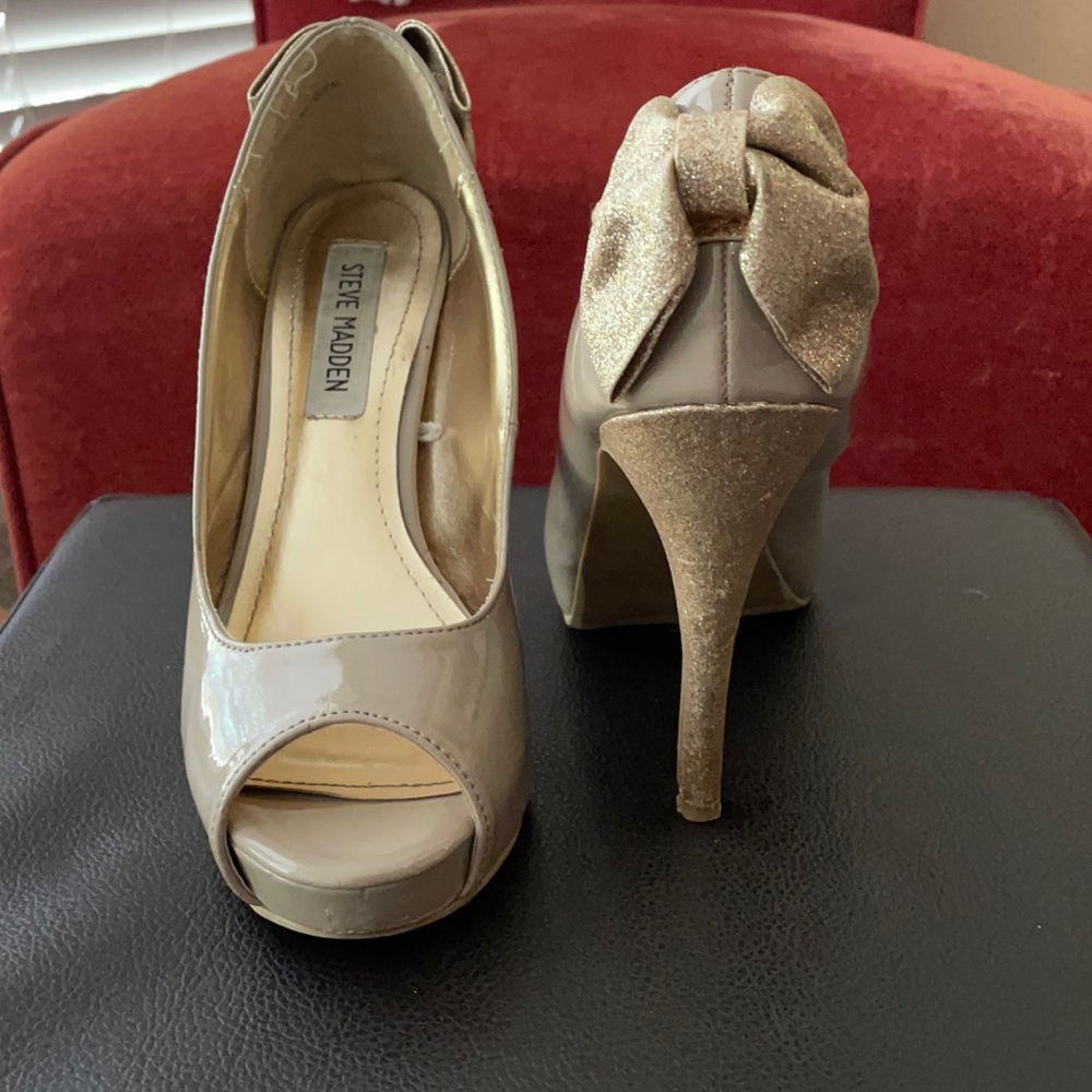 Madden Nude peep toe heels, gold sparkly bows